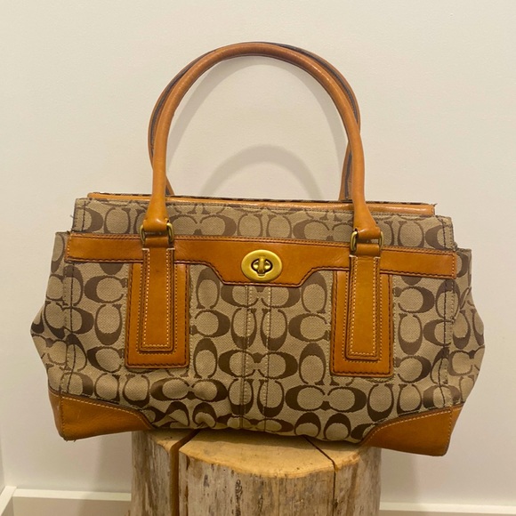 Coach Handbags - Coach Hampton Signature bag